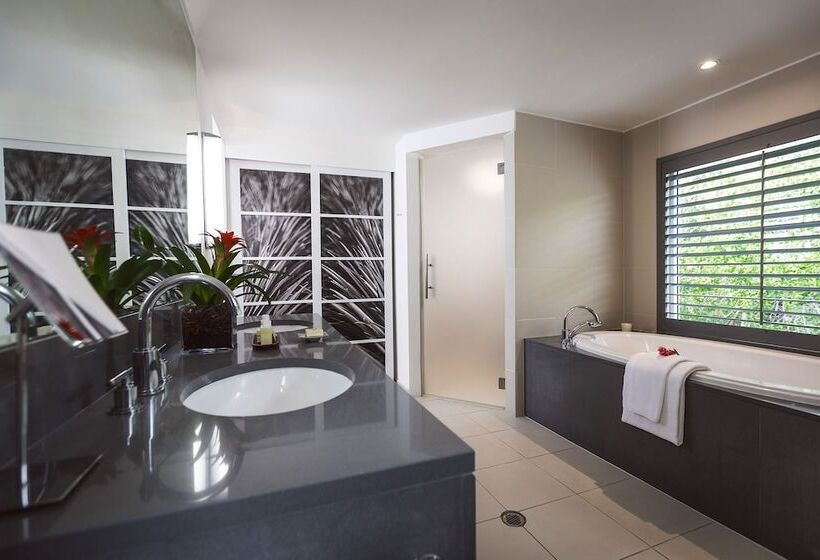 سوییت, Carlisle Bay