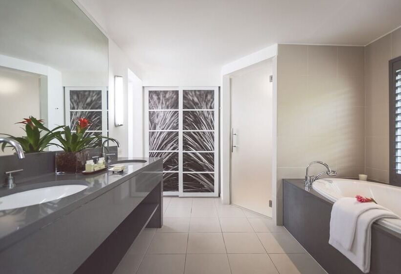 سوییت, Carlisle Bay