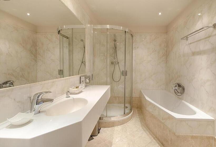 Quarto Deluxe, Embassy