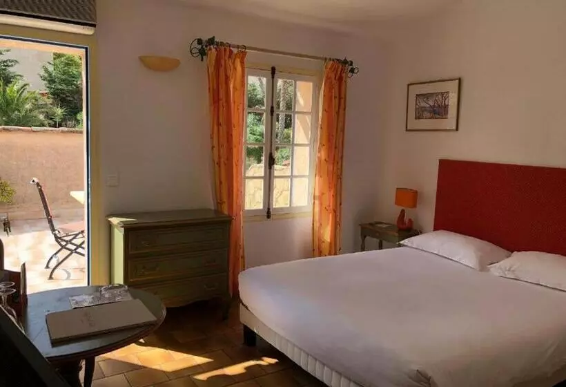 プールビュースタンダードルーム, Hôtel Jas Neuf