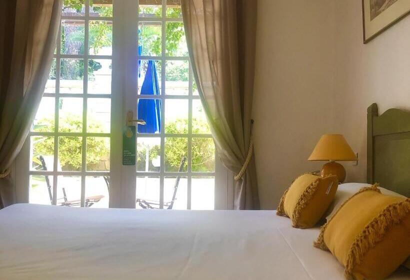 プールビュースタンダードルーム, Hôtel Jas Neuf