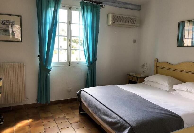 Семейный Номер, Hôtel Jas Neuf