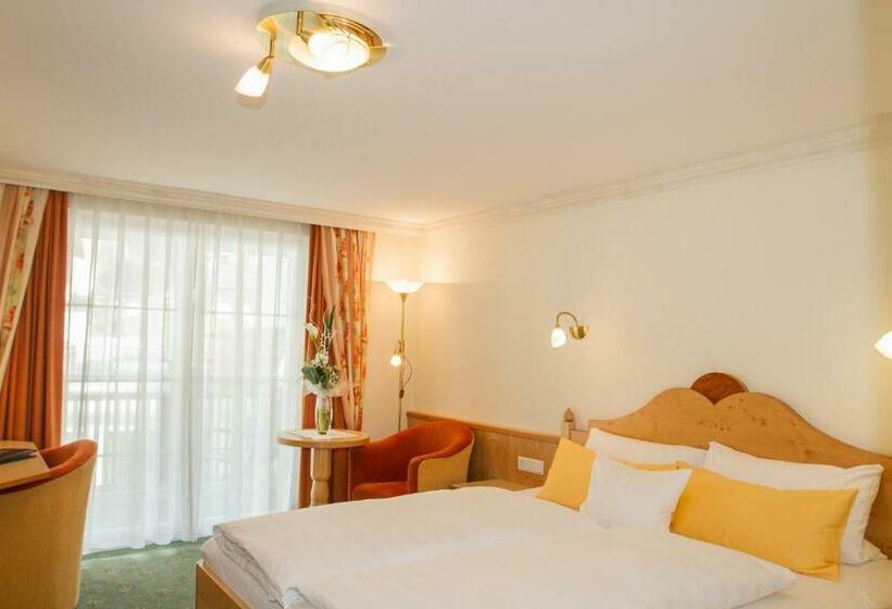 غرفة قياسية مزوَّدة بشُرفة, Jägerhof