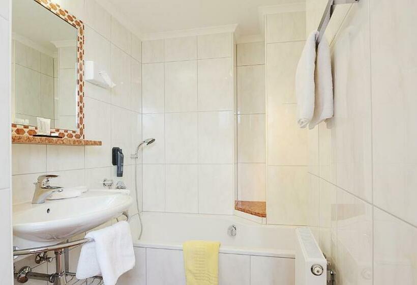 غرفة قياسية مزوَّدة بشُرفة, Jägerhof