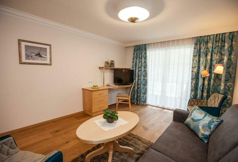 جناح جونيور, Jägerhof