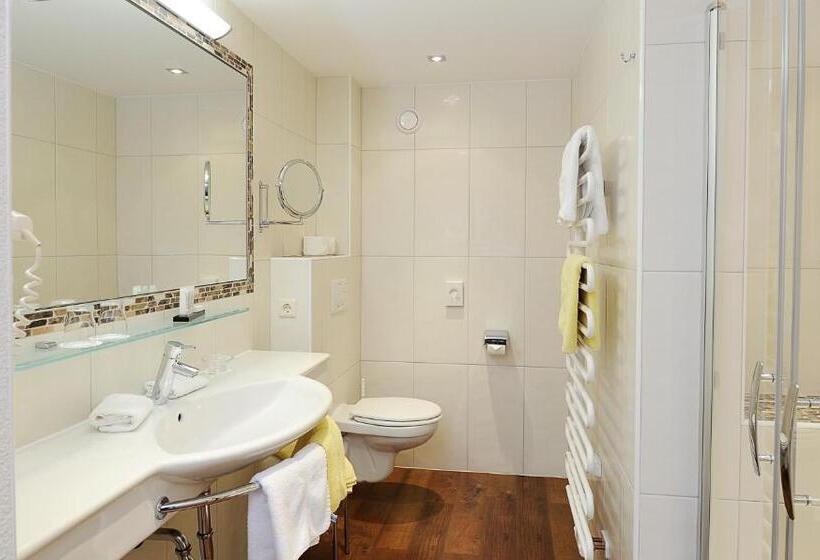 غرفة سوبيريور, Jägerhof