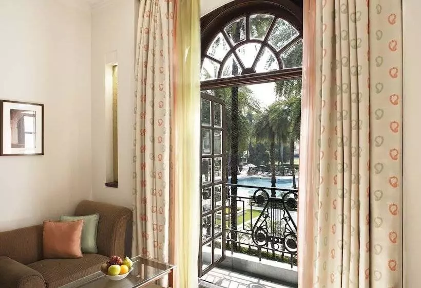 プールの見えるスーペリアルーム, Taj Mahal, Lucknow