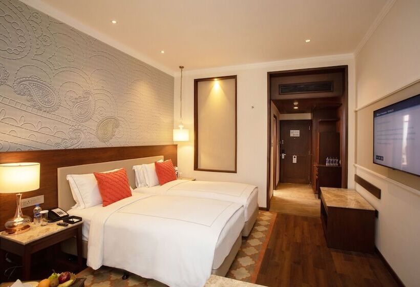 Номер Superior Вид на Бассейн, Taj Mahal, Lucknow