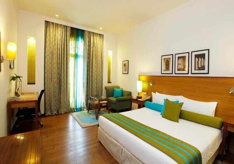 Номер Superior Вид на Бассейн, Taj Mahal, Lucknow