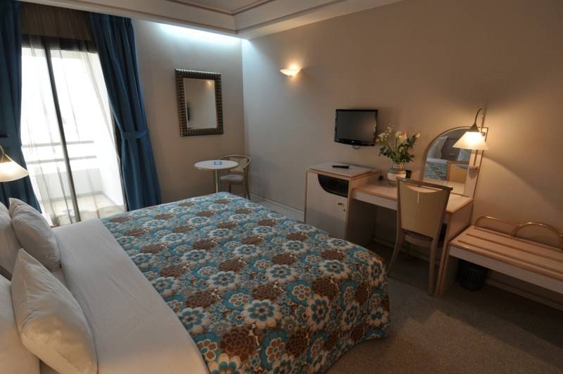 标准单人间, Wassim