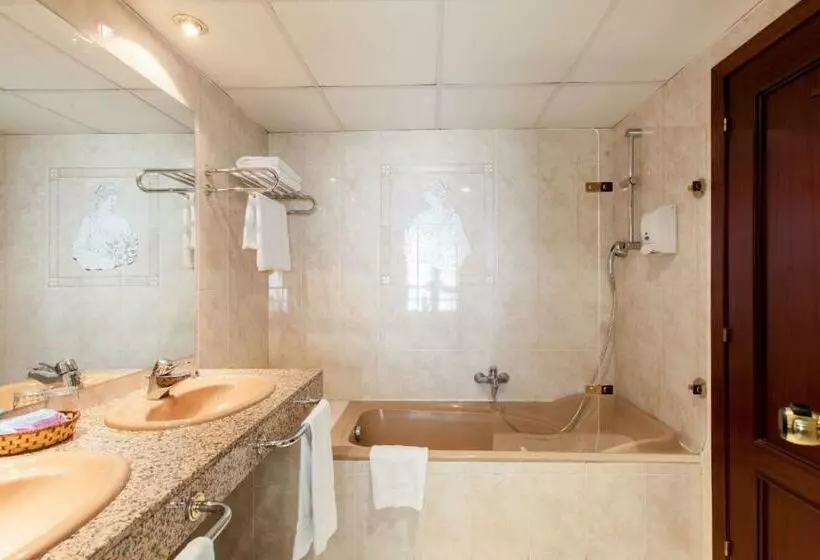 اتاق استاندارد سه نفره, YOMO Imperial
