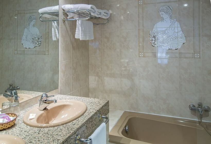 اتاق استاندارد سه نفره, YOMO Imperial