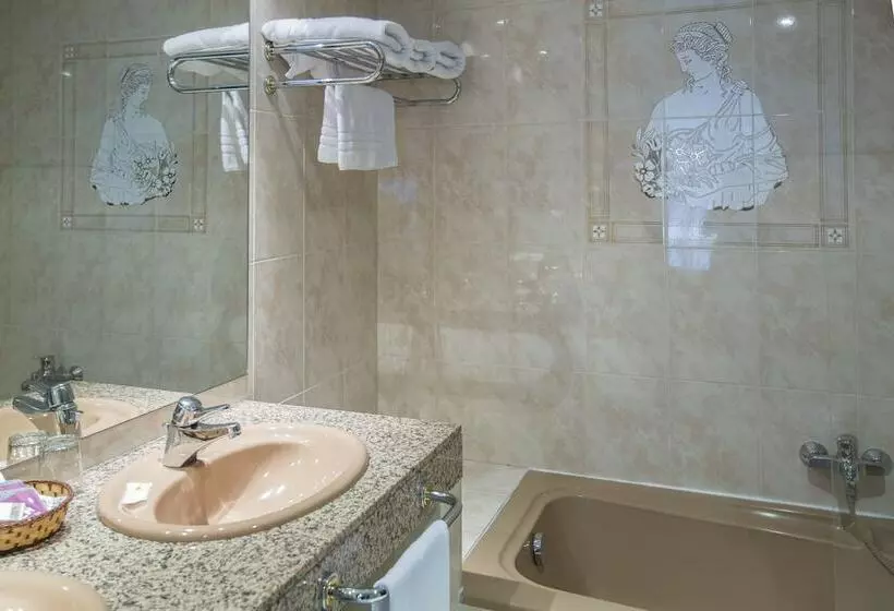 اتاق استاندارد سه نفره, YOMO Imperial
