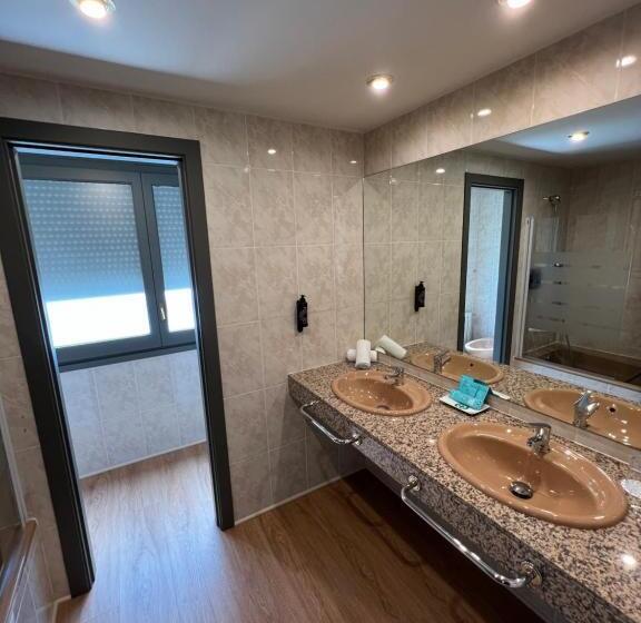 اتاق لوکس, YOMO Imperial