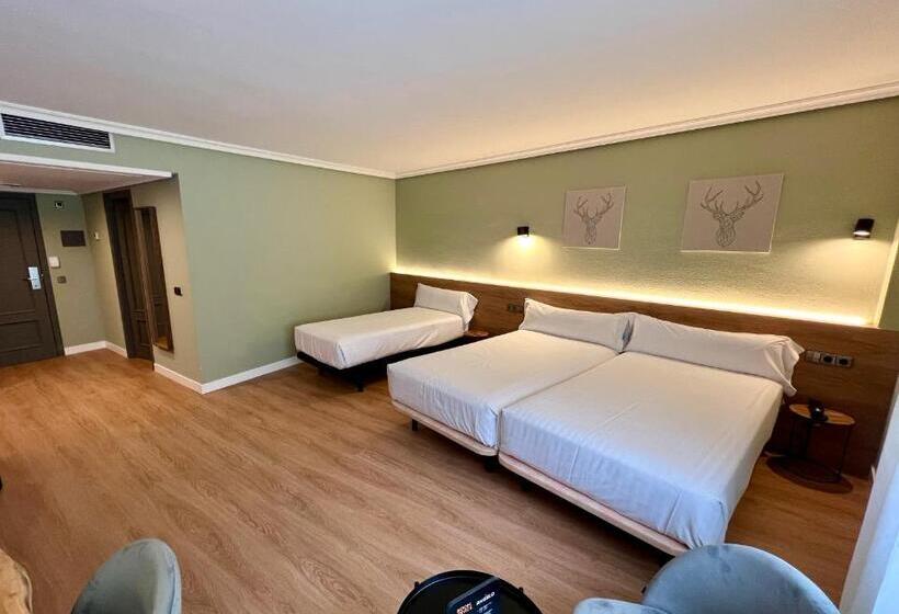 اتاق لوکس سه تخته, YOMO Imperial