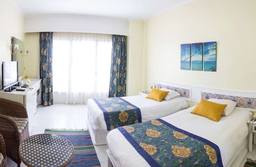 اتاق استاندارد با چشم‌انداز باغ, Lotus Bay Resort