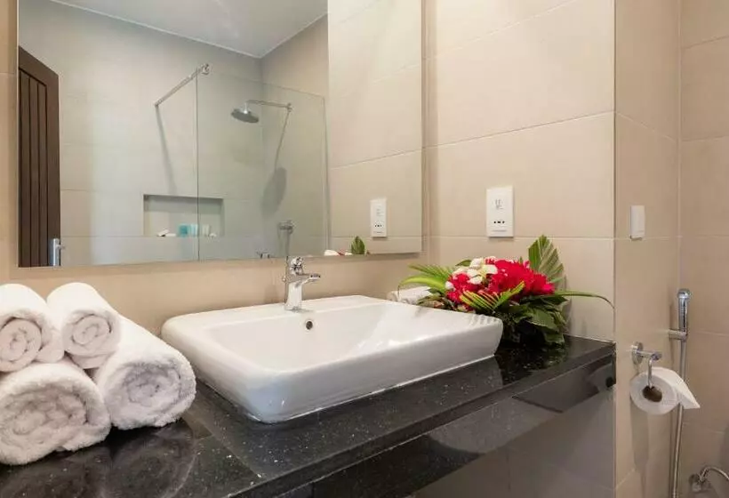اتاق لوکس با چشم‌انداز دریا, Southern Palms Beach Resort