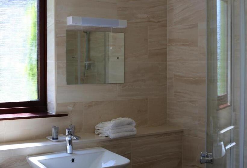 اتاق سوپریور, Pitlochry Dundarach