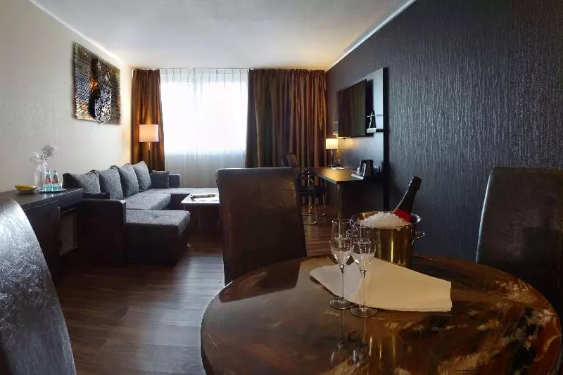 キングサイズベッドのスイートルーム, Best Western Plus Plaza Hotel Darmstadt