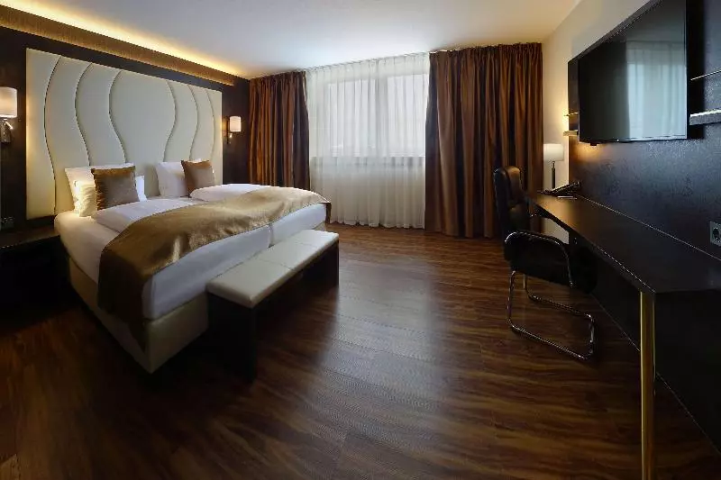 キングサイズベッドのスイートルーム, Best Western Plus Plaza Hotel Darmstadt