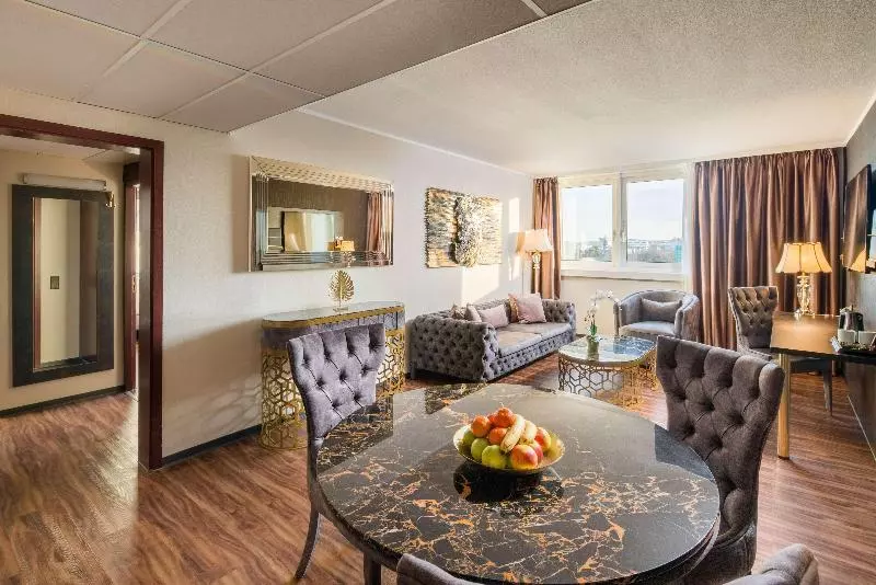 キングサイズベッドのスイートルーム, Best Western Plus Plaza Hotel Darmstadt