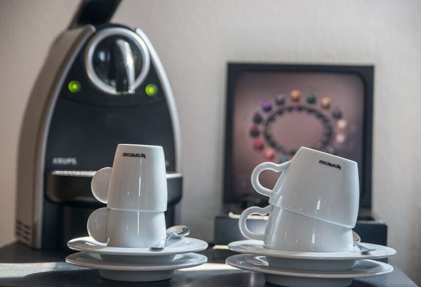 سوییت جونیور, Monastery Garden Prague