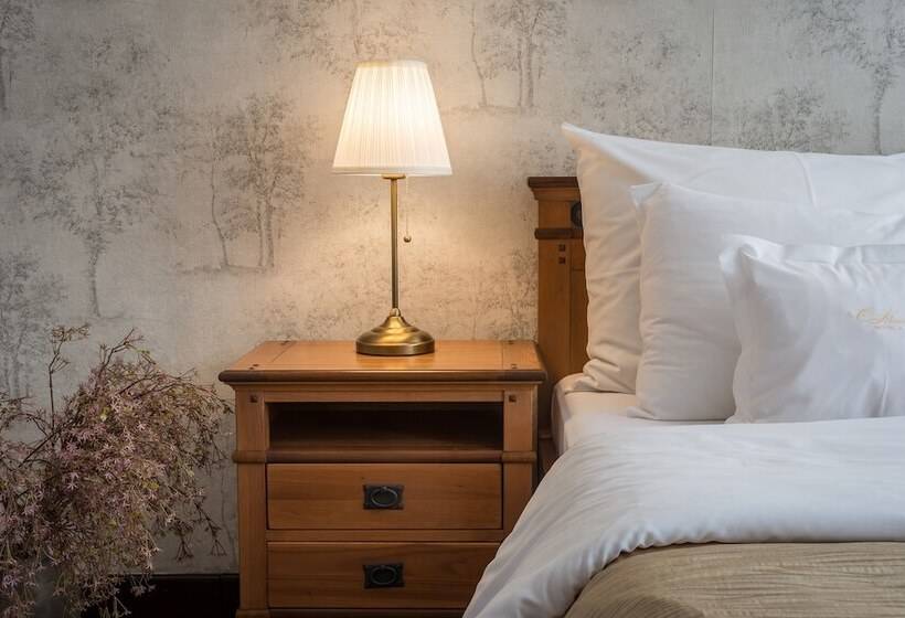 سوییت, Monastery Garden Prague