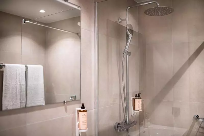 キングサイズベッドのデラックスルーム, Mercure Liege City Centre