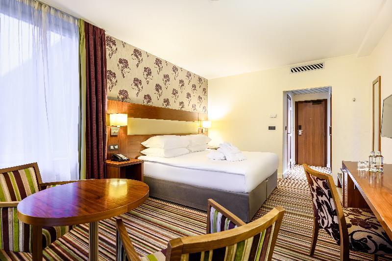 キングサイズベッドのスーペリアルーム, Mercure Liege City Centre