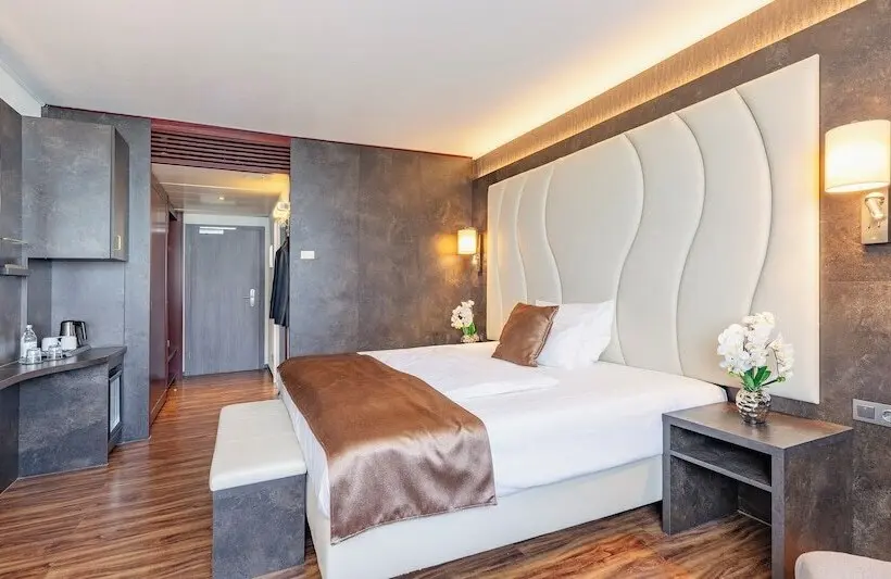 Comfort Yhden Hengen Huone, Plaza Premium Darmstadt
