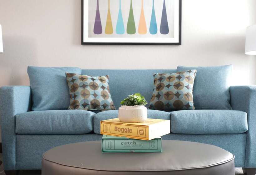 스탠다드 룸 킹사이즈 침대, The Founders Inn And Spa Tapestry Collection By Hilton