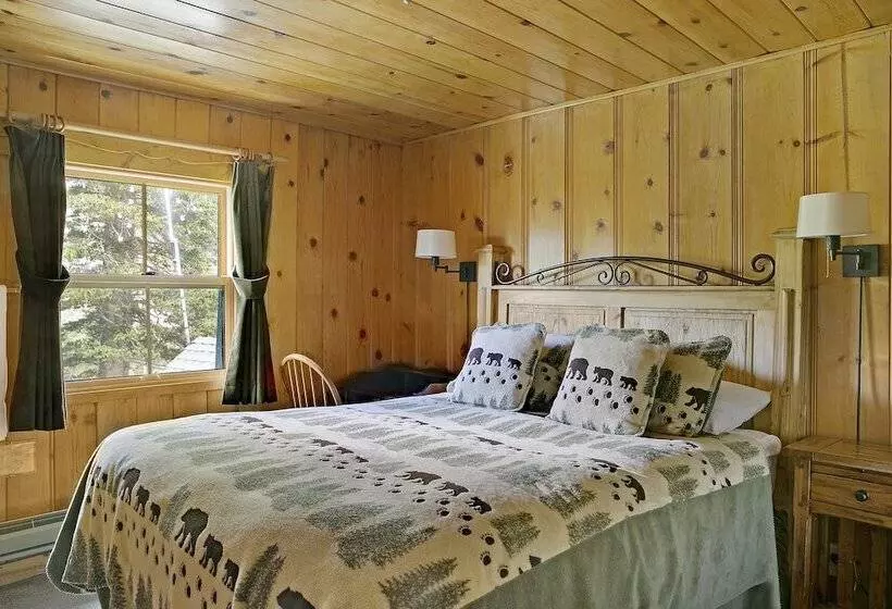اتاق استاندارد با سرویس بهداشتی مشترک, Tamarack Lodge