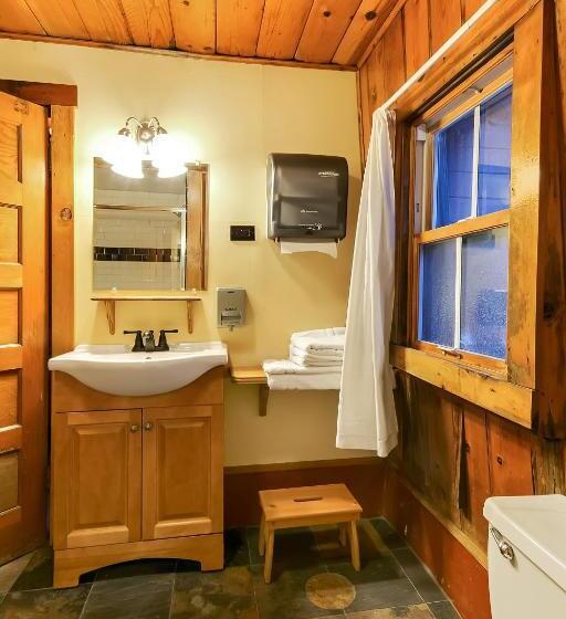 스탠다드 룸 공동 욕실, Tamarack Lodge