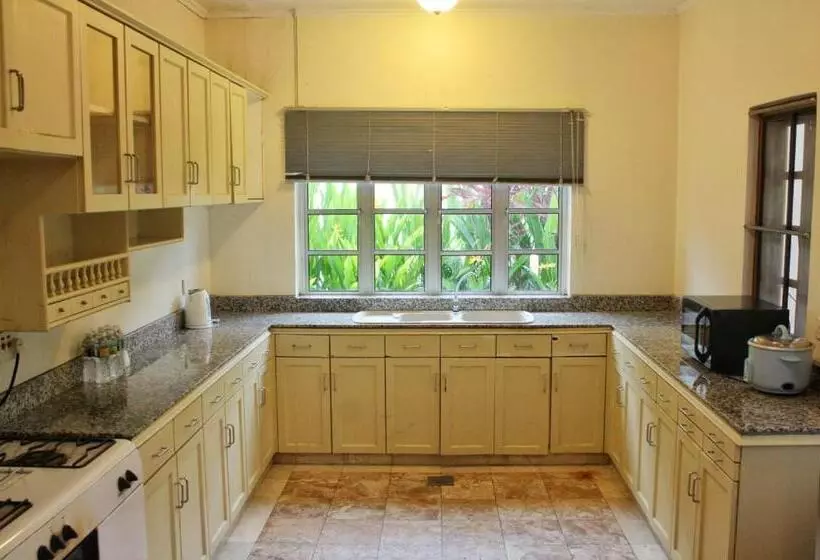 ویلای 4 خوابه, Tiara Labuan