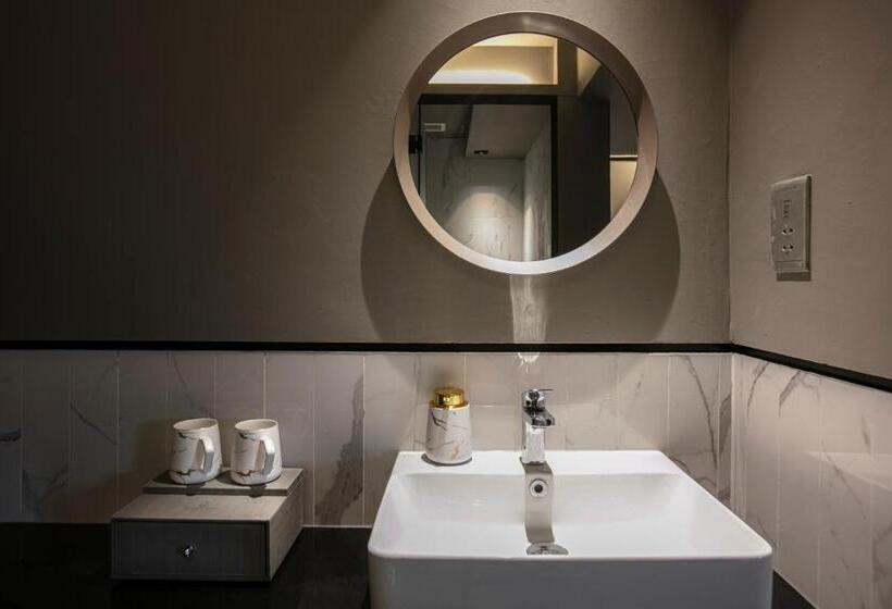 اتاق لوکس سه تخته, Calmo Bugis