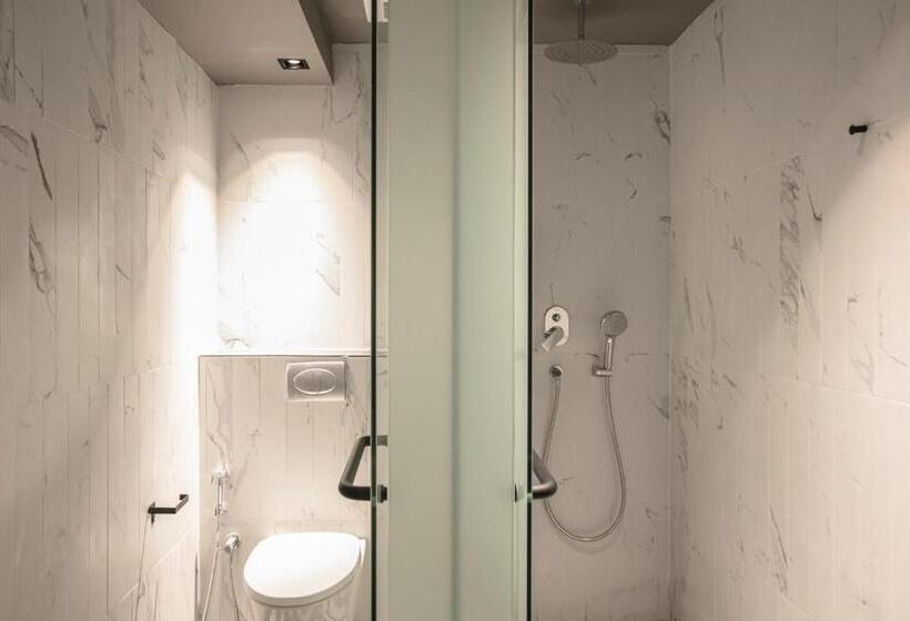 اتاق لوکس سه تخته, Calmo Bugis