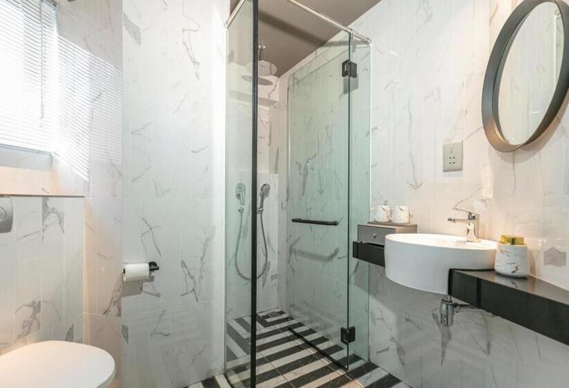 اتاق لوکس چهار تخته, Calmo Bugis