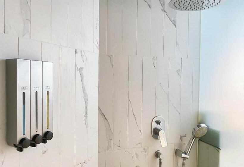 اتاق خانوادگی, Calmo Bugis