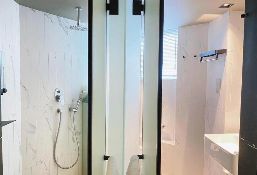 اتاق خانوادگی, Calmo Bugis