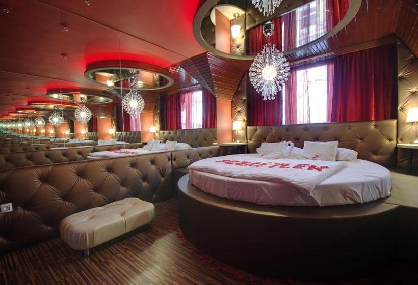 غرفة ديلوكس, Corvin