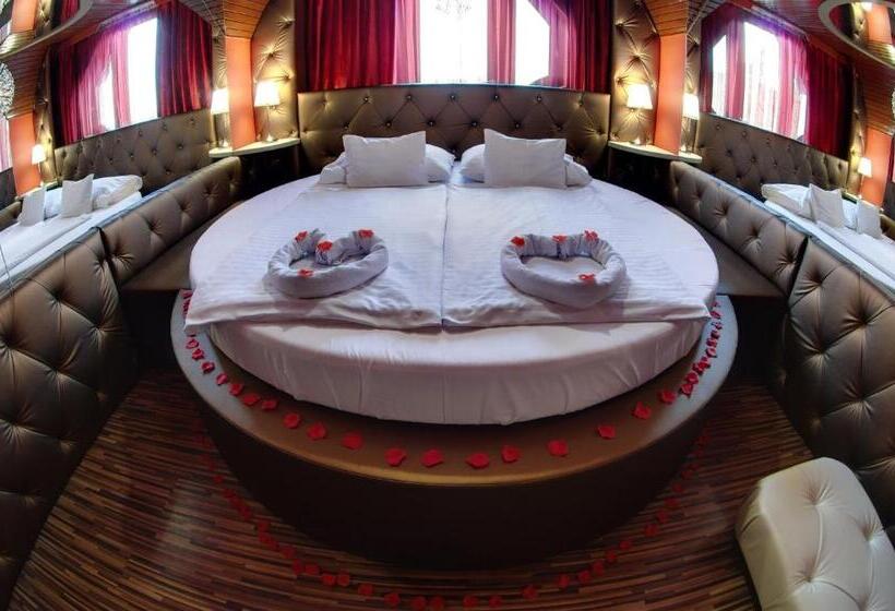 غرفة ديلوكس, Corvin