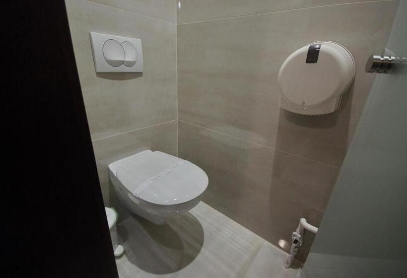 غرفة ديلوكس, Corvin