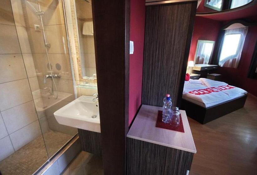 غرفة قياسية, Corvin