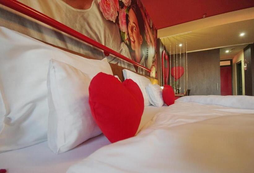 غرفة ديلوكس, Corvin