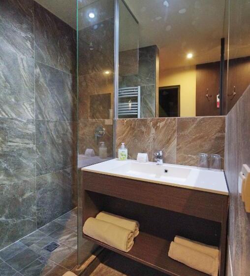 غرفة ديلوكس, Corvin