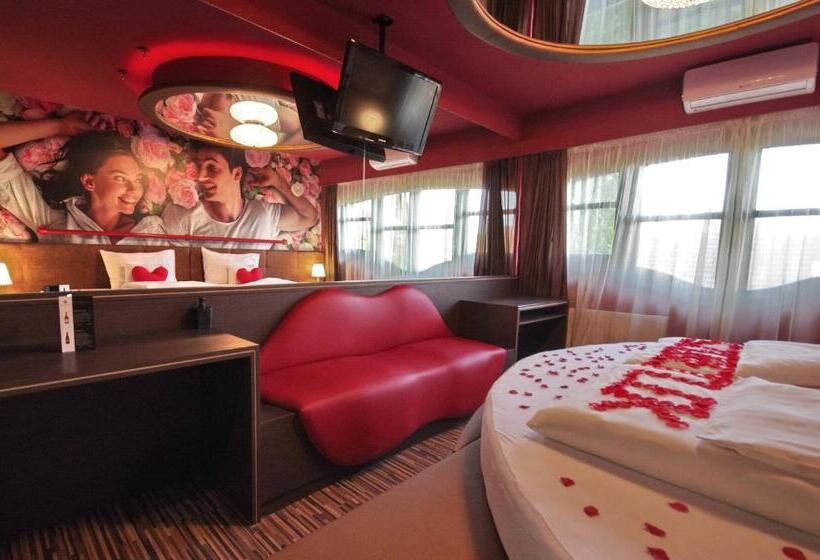 غرفة ديلوكس, Corvin