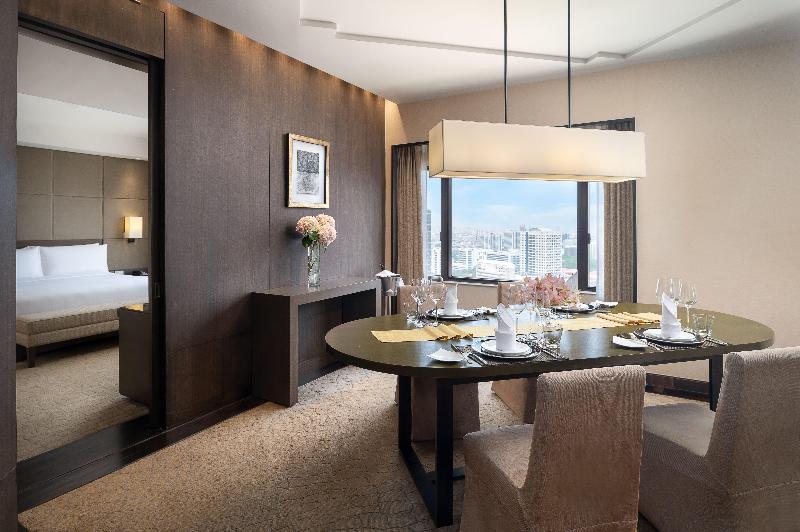 سوییت, Crowne Plaza Bangkok Parque Lumpini