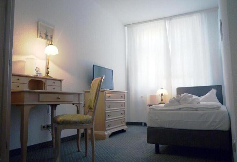 اتاق استاندارد یک نفره, Esplanade Garni