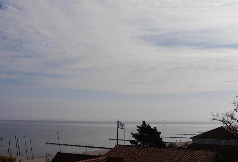 اتاق لوکس با چشم‌انداز دریا, Esplanade Garni