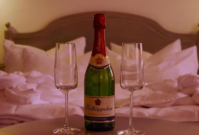 اتاق لوکس, Esplanade Garni